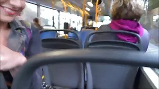 Han får hende til at stønne